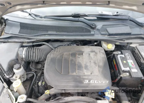 2013 Chrysler Town & Country Touring z USA, uszkodzony, nr VIN 2C4RC1BG6DR631586